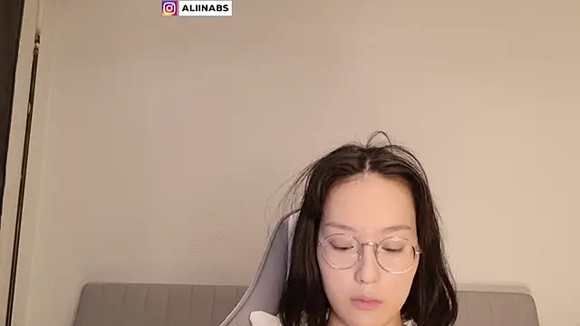 Snapshot of aliiiiiina chatting on February 1, 2025, 12:58 pm aliiiiiina online show from February 1, 2025, 12:58 pm