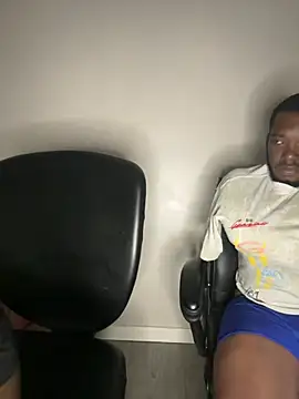 DancingLemonade online show from April 19, 2026, 3:07 am