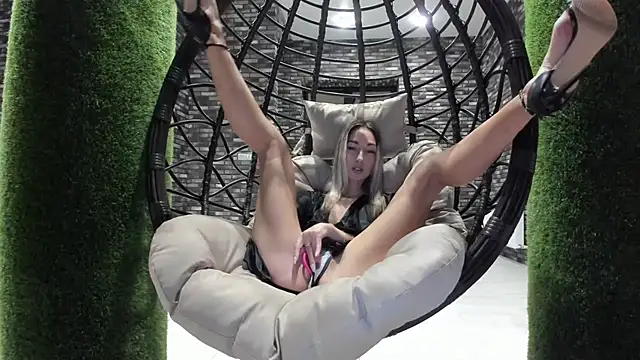 StarryHanna online show from October 21, 2025, 5:01 pm