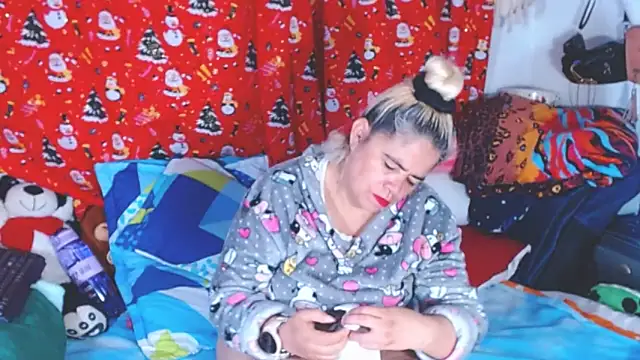 Snapshot of estrellita_fugaz16x chatting on February 1, 2026, 4:44 am estrellita fugaz16x online show from February 1, 2026, 4:44 am