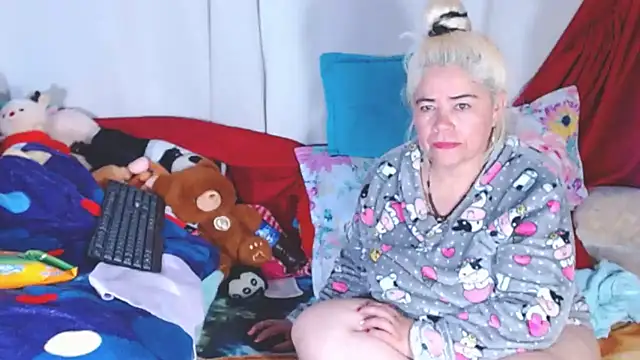 estrellita fugaz16x online show from November 25, 2025, 8:14 am