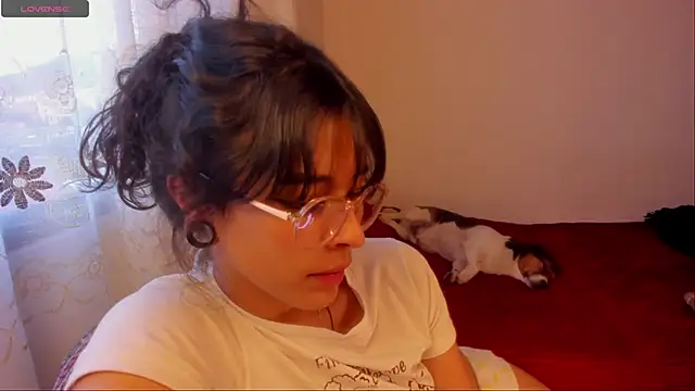 aluna 0310 online show from December 16, 2024, 10:45 pm