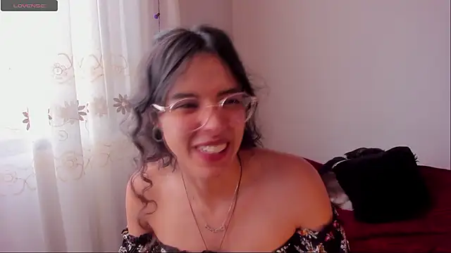 aluna 0310 online show from December 2, 2024, 8:28 pm