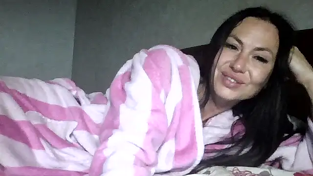 Snapshot of JulianaGold1 chatting on September 10, 2025, 10:42 pm JulianaGold1 online show from September 10, 2025, 10:42 pm