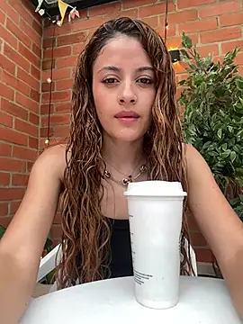Snapshot of alana15 chatting on June 1, 2026, 9:25 pm alana15 online show from June 1, 2026, 9:25 pm