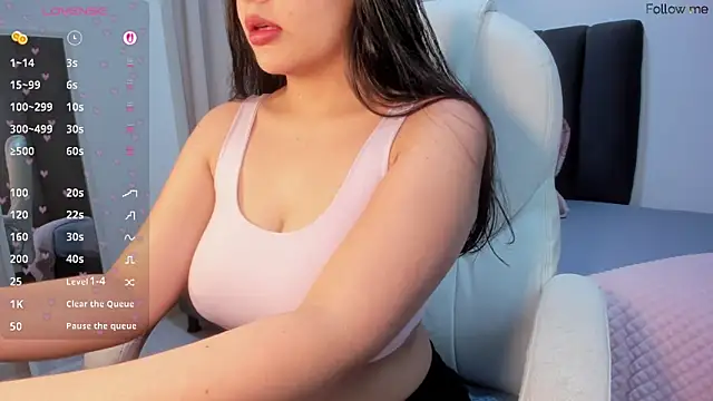 Snapshot of Karina_18_ chatting on February 15, 2026, 12:00 am Karina 18 online show from February 15, 2026, 12:00 am