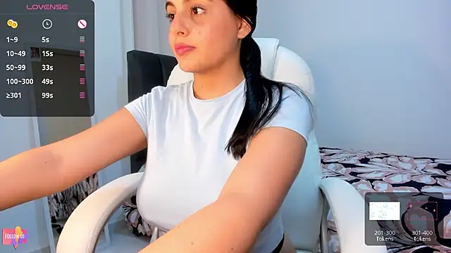 Snapshot of Karina_18_ chatting on January 21, 2025, 2:33 am Karina 18 online show from January 21, 2025, 2:33 am