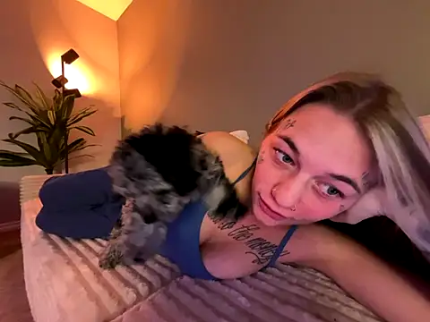 chloetease online show from November 19, 2025, 4:23 am