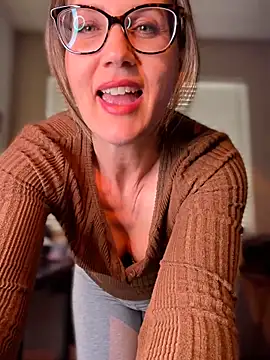 MaiseKnox online show from June 30, 2026, 9:15 pm