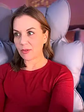 Snapshot of MaiseKnox chatting on February 14, 2026, 10:21 pm MaiseKnox online show from February 14, 2026, 10:21 pm