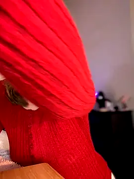 MaiseKnox online show from December 21, 2025, 4:41 pm