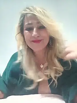 Snapshot of vivifernades chatting on June 10, 2026, 2:29 pm vivifernades online show from June 10, 2026, 2:29 pm