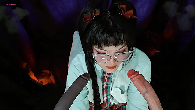 alexa11  online show from October 3, 2025, 4:41 pm