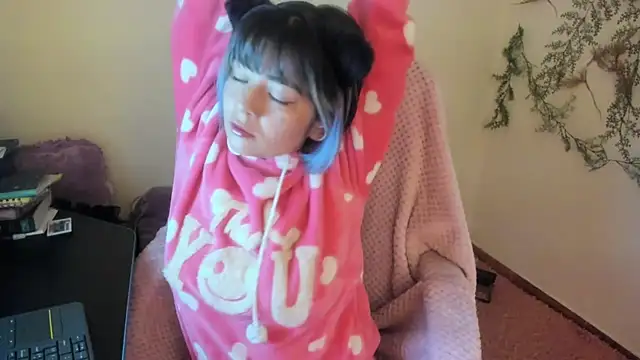 Sammysammy  online show from October 5, 2025, 5:03 pm