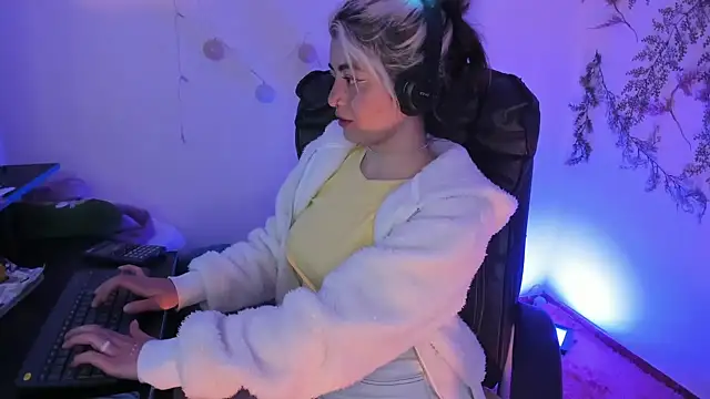 Sammysammy  online show from February 8, 2025, 4:14 am