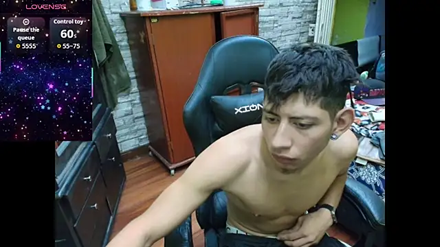 yefersonsijajaj online show from April 23, 2026, 11:39 pm