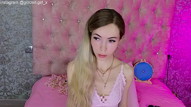 Akilla Queen online show from April 14, 2026, 1:54 am