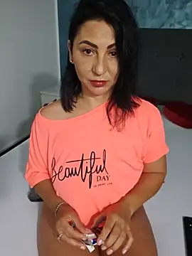 Snapshot of charrlote_love chatting on July 17, 2026, 2:03 pm charrlote love online show from July 17, 2026, 2:03 pm