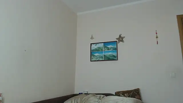 SugarTati online show from April 15, 2026, 4:44 pm