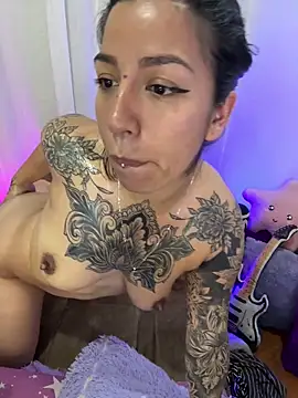  antonella dreamss online show from April 12, 2026, 11:52 pm