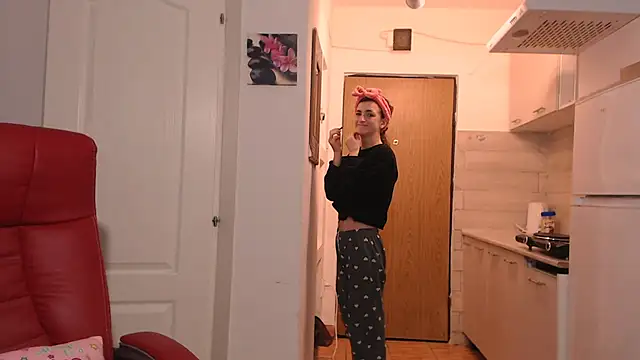 Snapshot of simyhvn chatting on February 16, 2026, 5:39 am simyhvn online show from February 16, 2026, 5:39 am