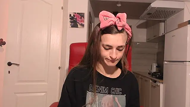 Snapshot of simyhvn chatting on February 5, 2026, 5:03 am simyhvn online show from February 5, 2026, 5:03 am