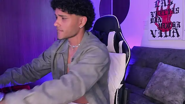 Alessandro Vanni online show from April 13, 2026, 9:30 pm