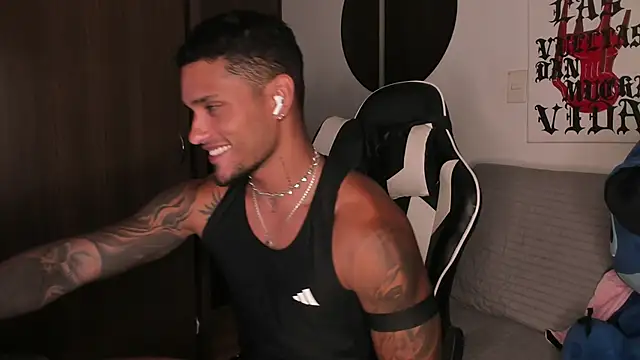 Snapshot of Alessandro_Vanni chatting on June 10, 2026, 3:52 am Alessandro Vanni online show from June 10, 2026, 3:52 am