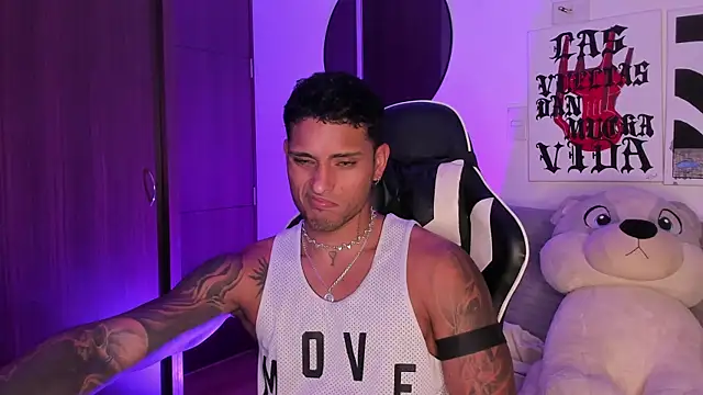 Snapshot of Alessandro_Vanni chatting on July 1, 2026, 3:29 am Alessandro Vanni online show from July 1, 2026, 3:29 am