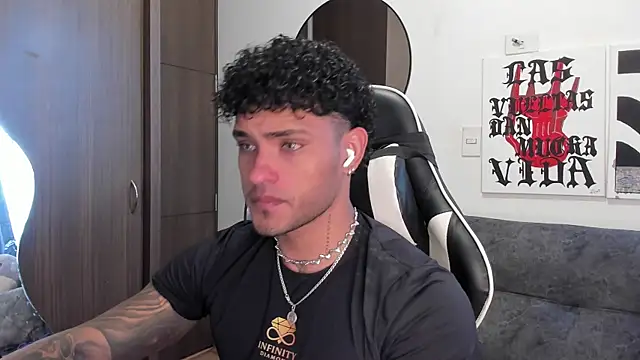 Alessandro Vanni online show from December 18, 2025, 2:32 pm