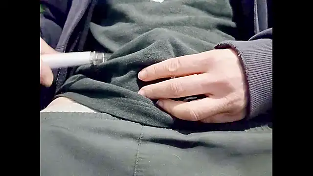 hairyuncut00 online show from March 16, 2025, 5:28 pm