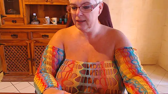 Snapshot of MISS_LINDAH chatting on July 17, 2026, 5:15 am MISS LINDAH online show from July 17, 2026, 5:15 am