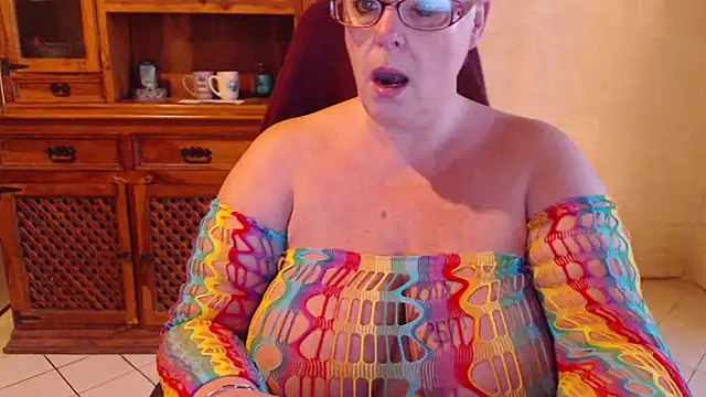 MISS LINDAH online show from April 10, 2026, 5:14 am