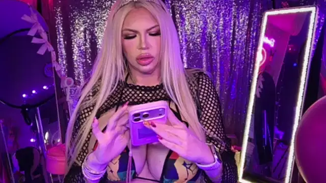 bimbotwerkqueen online show from June 20, 2026, 1:54 am