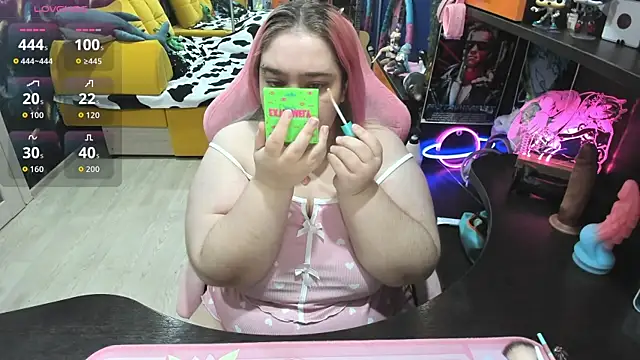 Softie Sofy online show from November 7, 2025, 3:44 am