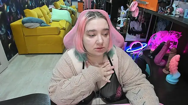 Softie Sofy online show from May 22, 2026, 2:42 am