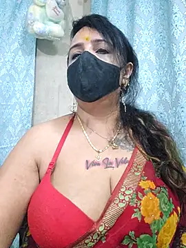 cute-tanvi online show from November 4, 2025, 1:31 am