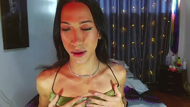 Kenisha Sweet online show from March 12, 2026, 1:48 pm