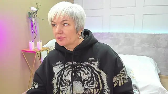 CarmenSoft online show from October 2, 2025, 8:56 pm