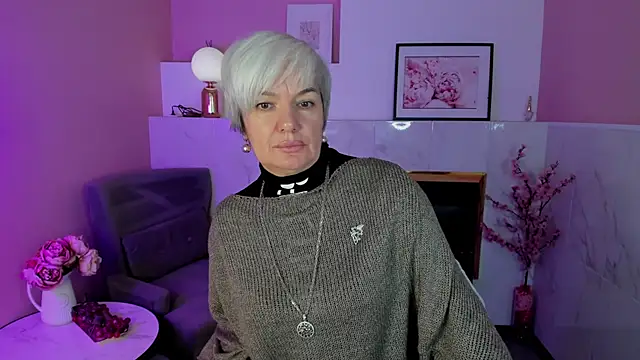 CarmenSoft online show from October 6, 2025, 9:04 pm