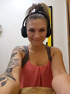 Snapshot of MaddisonX chatting on March 19, 2026, 6:46 am MaddisonX online show from March 19, 2026, 6:46 am