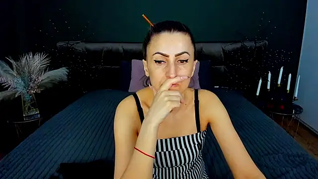 Snapshot of Rebecca_Diamond chatting on February 18, 2026, 6:11 am Rebecca Diamond online show from February 18, 2026, 6:11 am