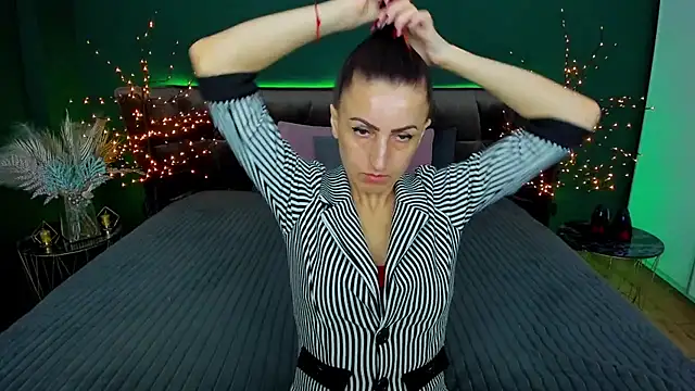 Rebecca Diamond online show from March 16, 2025, 6:09 am