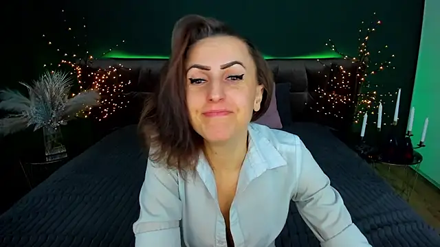 Snapshot of Rebecca_Diamond chatting on February 4, 2026, 5:57 am Rebecca Diamond online show from February 4, 2026, 5:57 am