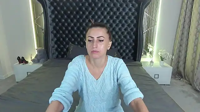 Rebecca Diamond online show from October 28, 2025, 6:01 am