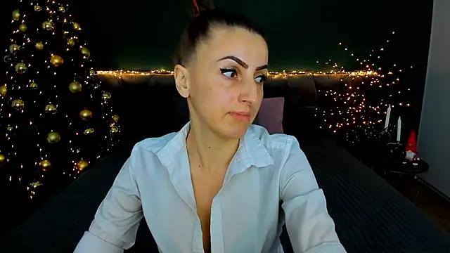 Rebecca Diamond online show from December 22, 2025, 6:46 am