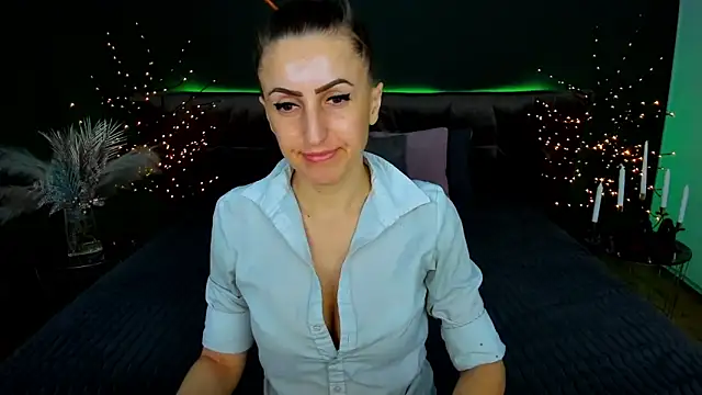 Snapshot of Rebecca_Diamond chatting on February 2, 2026, 6:45 am Rebecca Diamond online show from February 2, 2026, 6:45 am