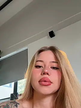 curchez  online show from February 7, 2026, 7:33 pm