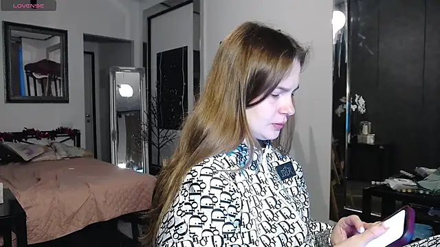 CindyJonson online show from December 17, 2025, 6:18 am