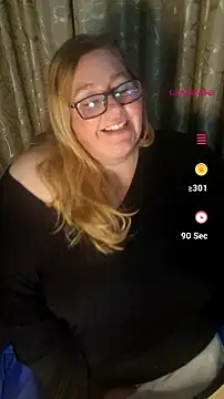 Snapshot of Iceprincess2bad4u chatting on July 4, 2026, 6:45 pm Iceprincess2bad4u online show from July 4, 2026, 6:45 pm